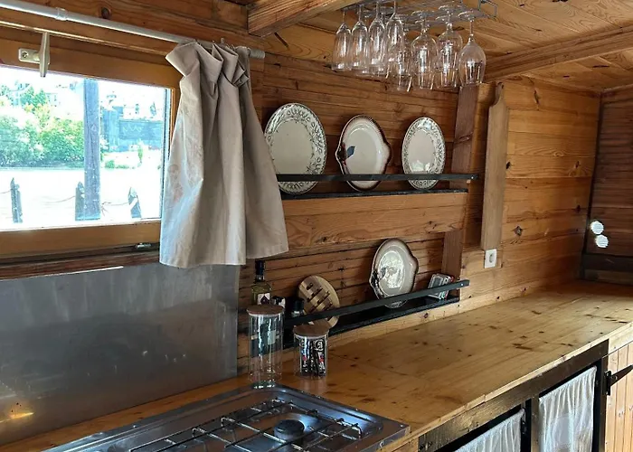 Toue Cabanee Romantique - Vue Maine Et Chateau - Centre